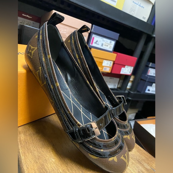 Louis Vuitton Flats - Picture 2 of 3